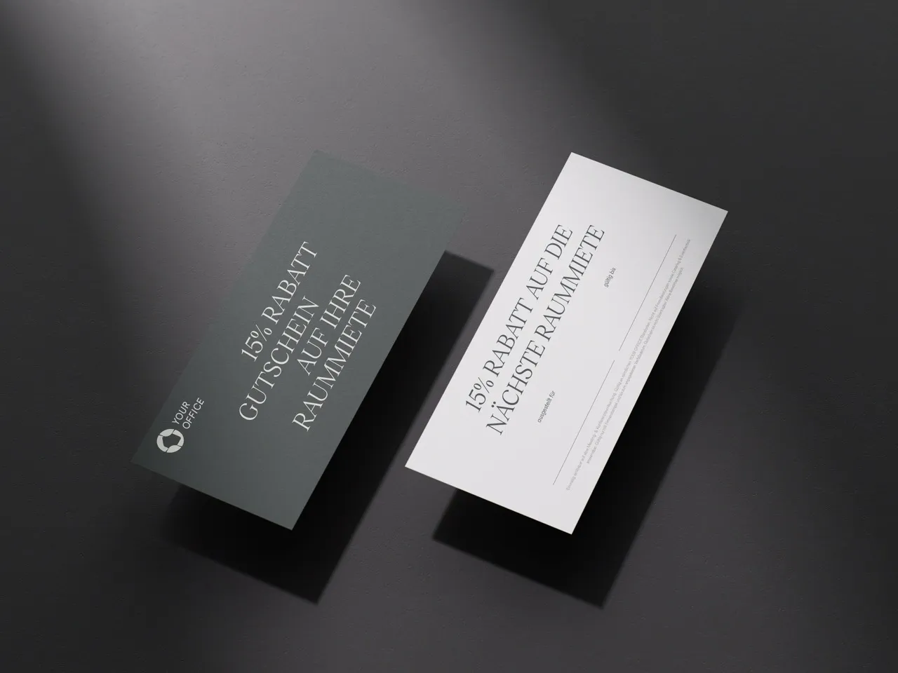 Gutschein-Karten mit klarer Typografie in Grau und Weiß